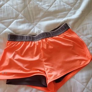 Under armour shorts w/spandex